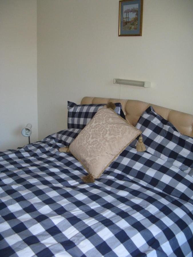 Pine Lodge Barton on Sea Exteriör bild