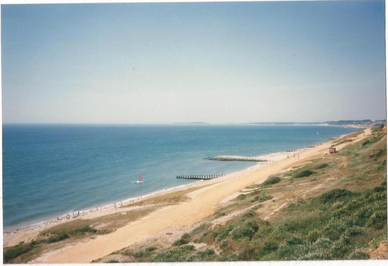 Pine Lodge Barton on Sea Exteriör bild